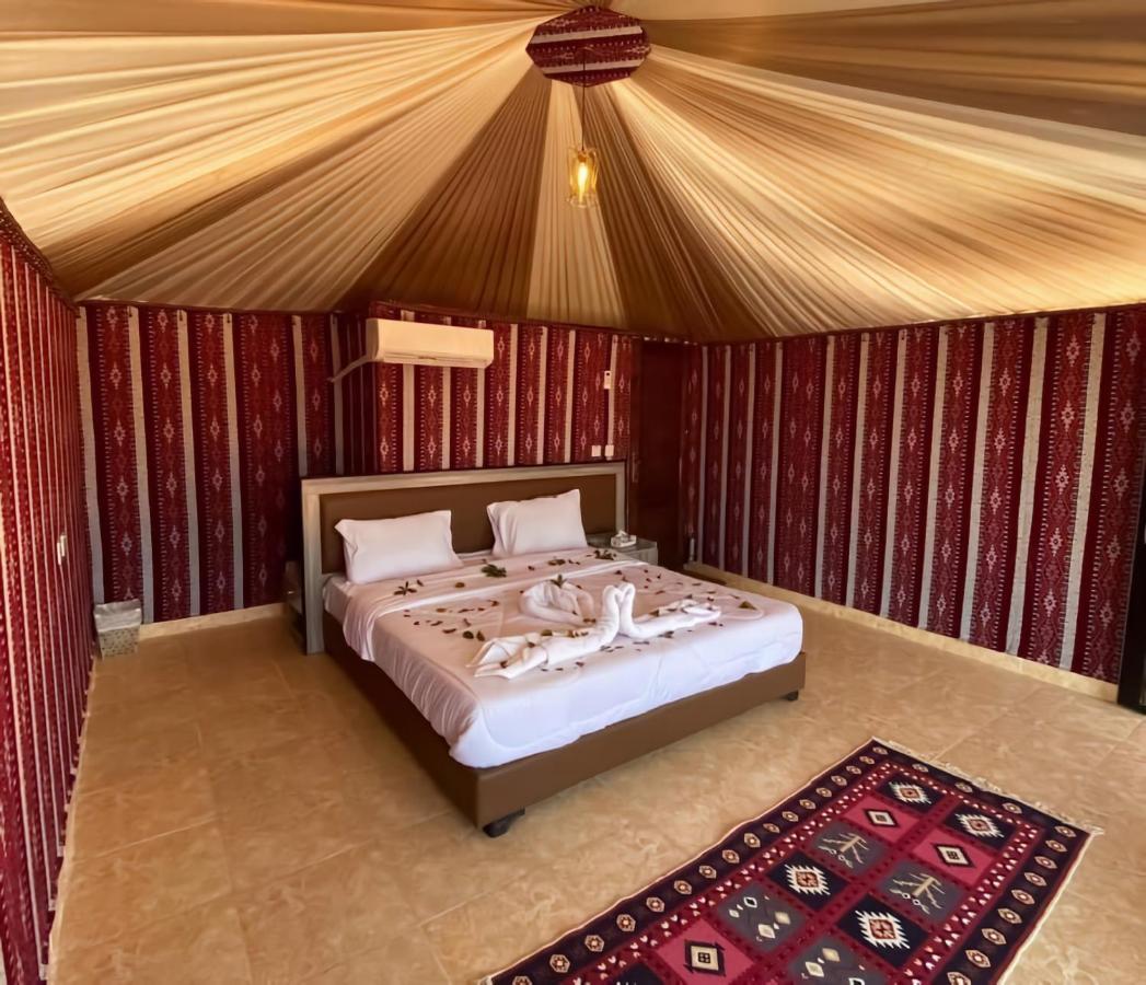 مخيم جبل بردى Jabal Burdah Camp Hotel Wadi Rum Exterior foto